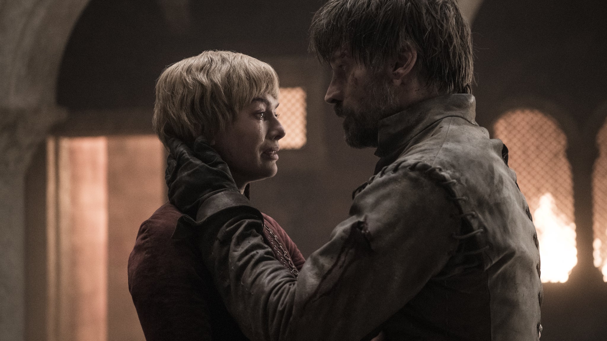 Cersei et Jaime lors de leurs derniers instants dans la saison 8 de Game of Thrones.