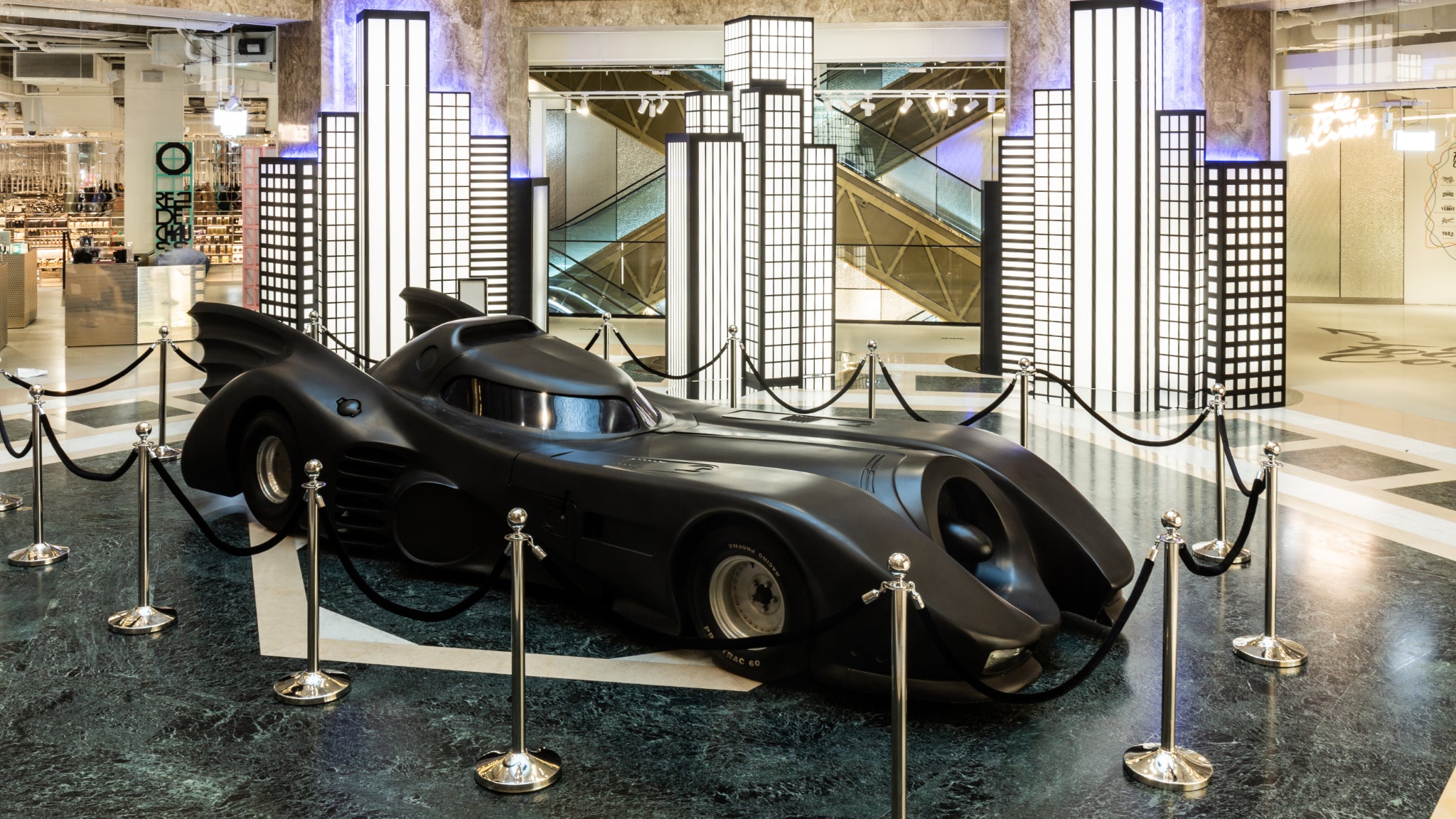 La Batmobile est bien là, mais impossible de l'acheter, sorry.