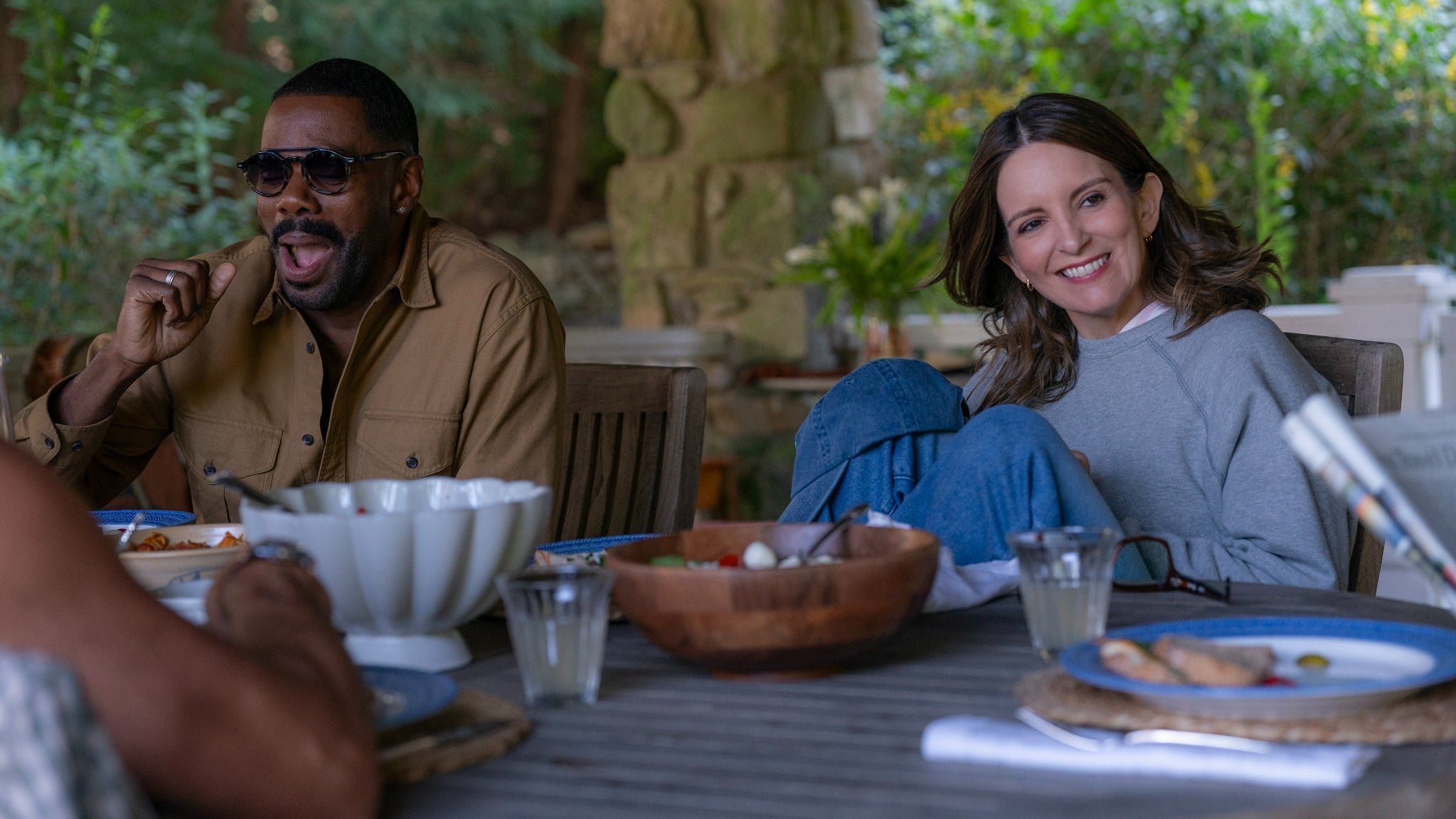 Tina Fey (Kate) et Colman Domingo (Danny) dans la série "Les Quatre Saisons".