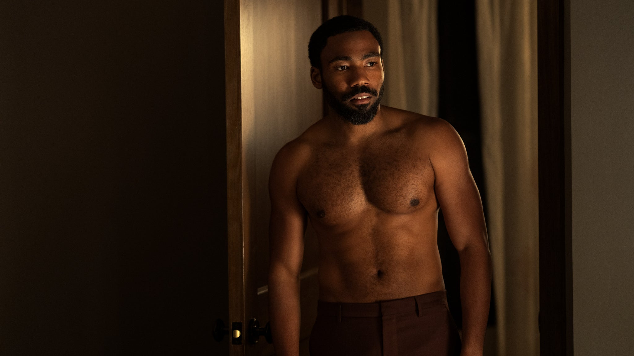 Donald Glover est le scénariste et l'acteur principal dans "Mr. & Mrs. Smith".