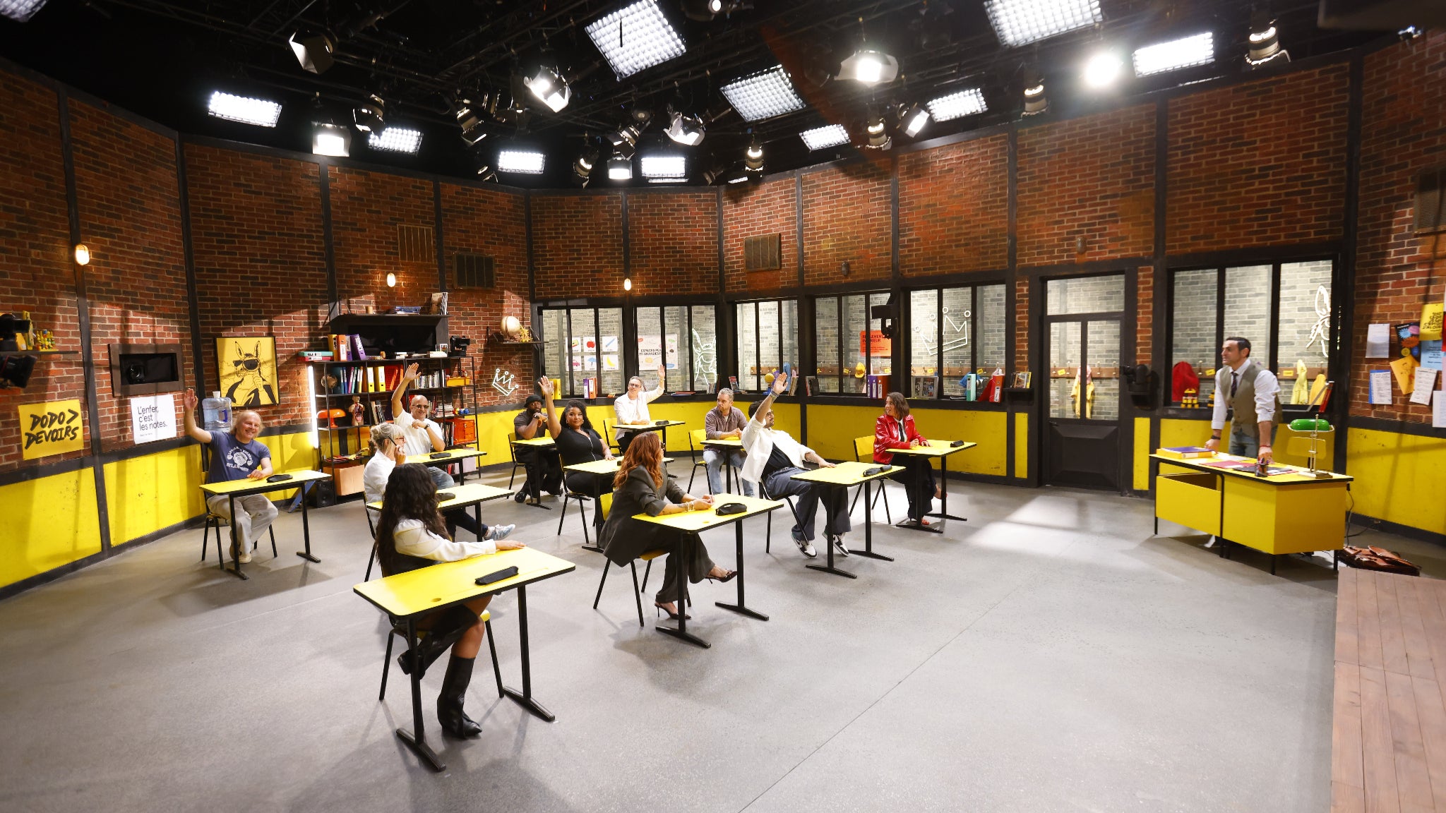 Camille Combal devra faire face à une nouvelle classe de célébrités dissipées dans "Qui sera le plus nul ?"