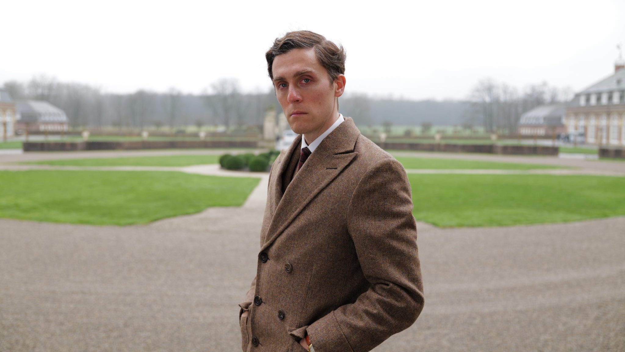 Jack Farthing sera le prince Charles dans le film Spencer