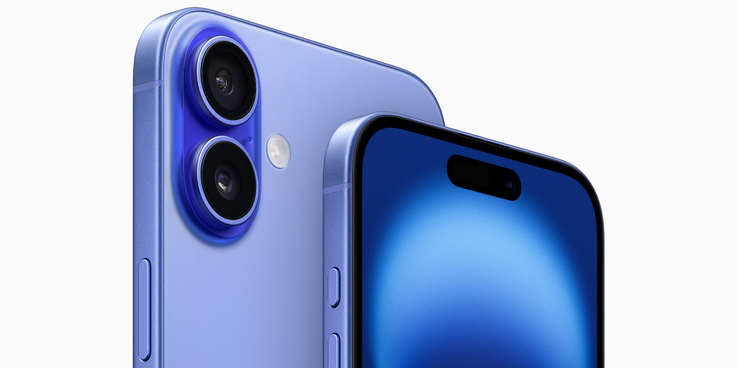 L'iPhone 16 et l'iPhone 16 Plus, ici dans le coloris outremer, présentés lors de la Keynote, le 9 septembre 2024.