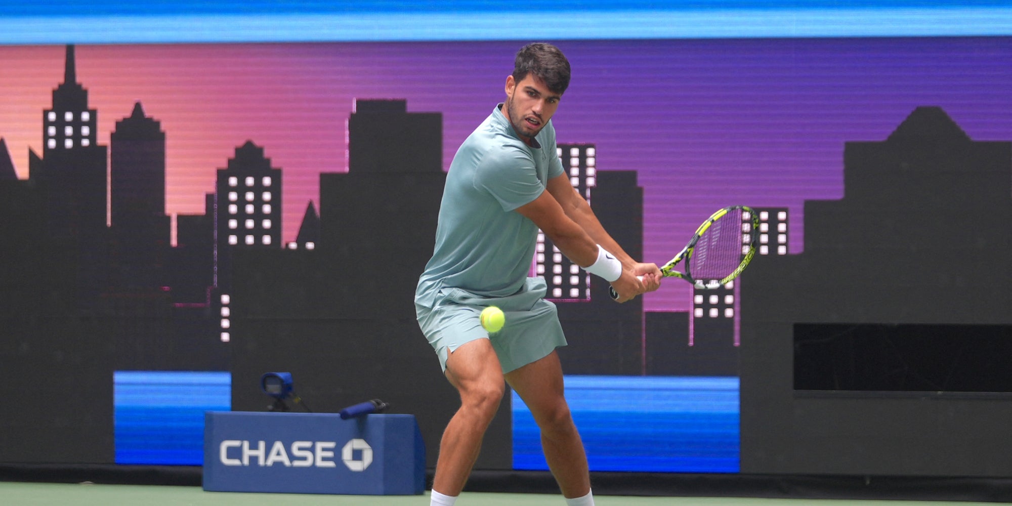 Le joueur espagnol Carlos Alcaraz lors du double mixte de l'US Open 2025, en août 2025 à New York, aux États-Unis.