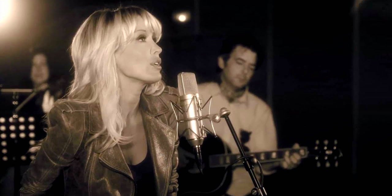 Ophélie Winter pourrait prochainement faire son grand retour en chanson.