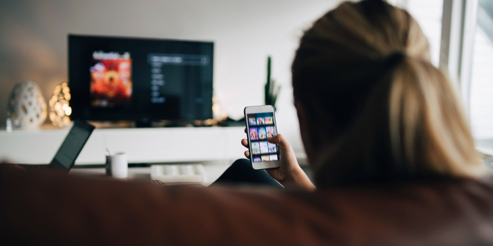 Google signe la fin du Chromecast. Découvrez comment retrouver vos plateformes de streaming sur votre téléviseur.