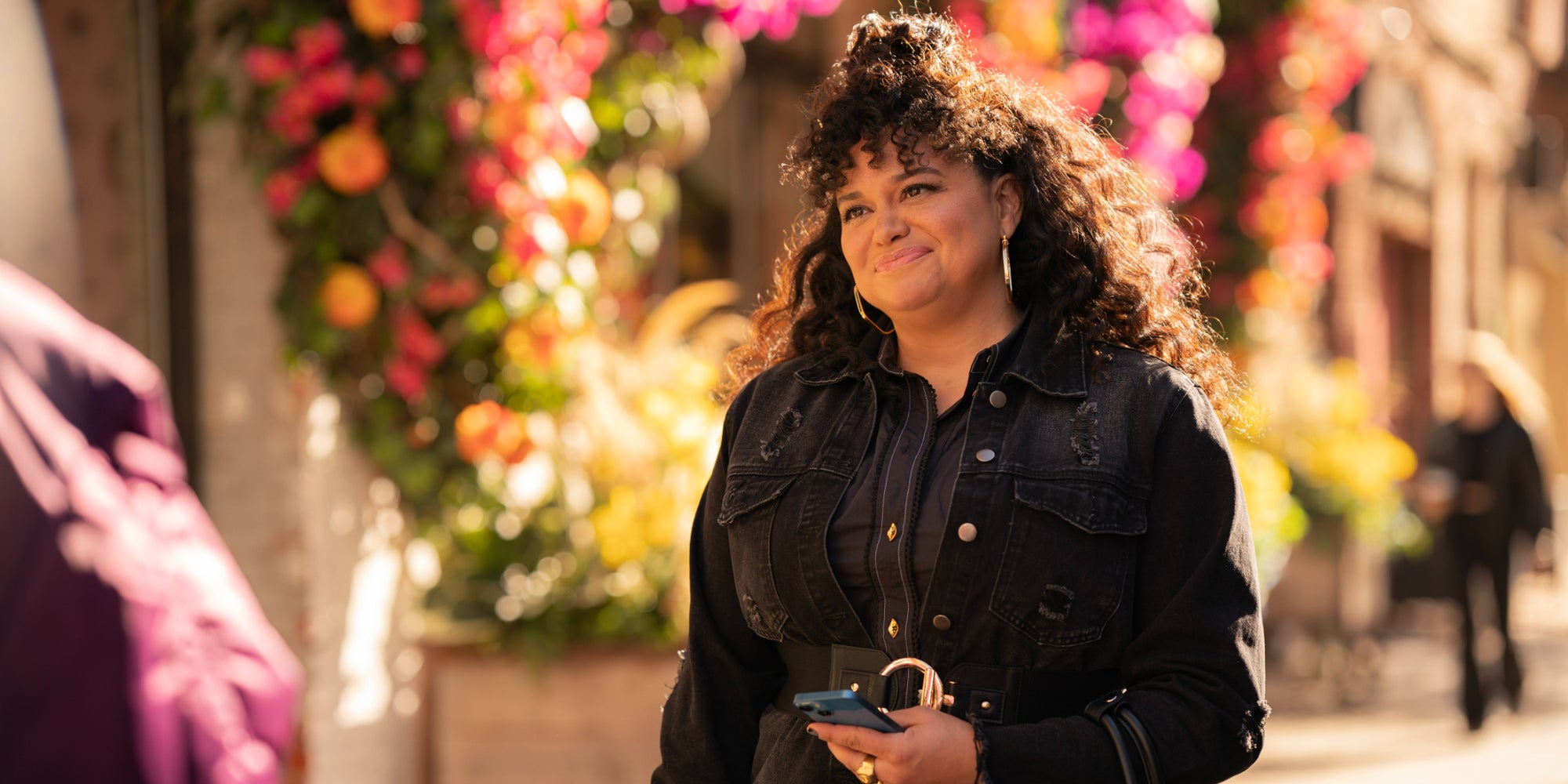 La stand-upeuse américaine Michelle Buteau devient Mavis Beaumont dans "La Loi de la plus forte". 