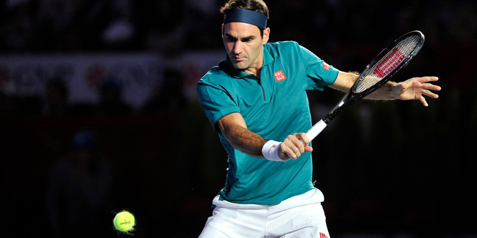 Roger Federer lors d'un match d'exhibition face à Alexander Zverev, à Mexico, le 23 novembre 2019.