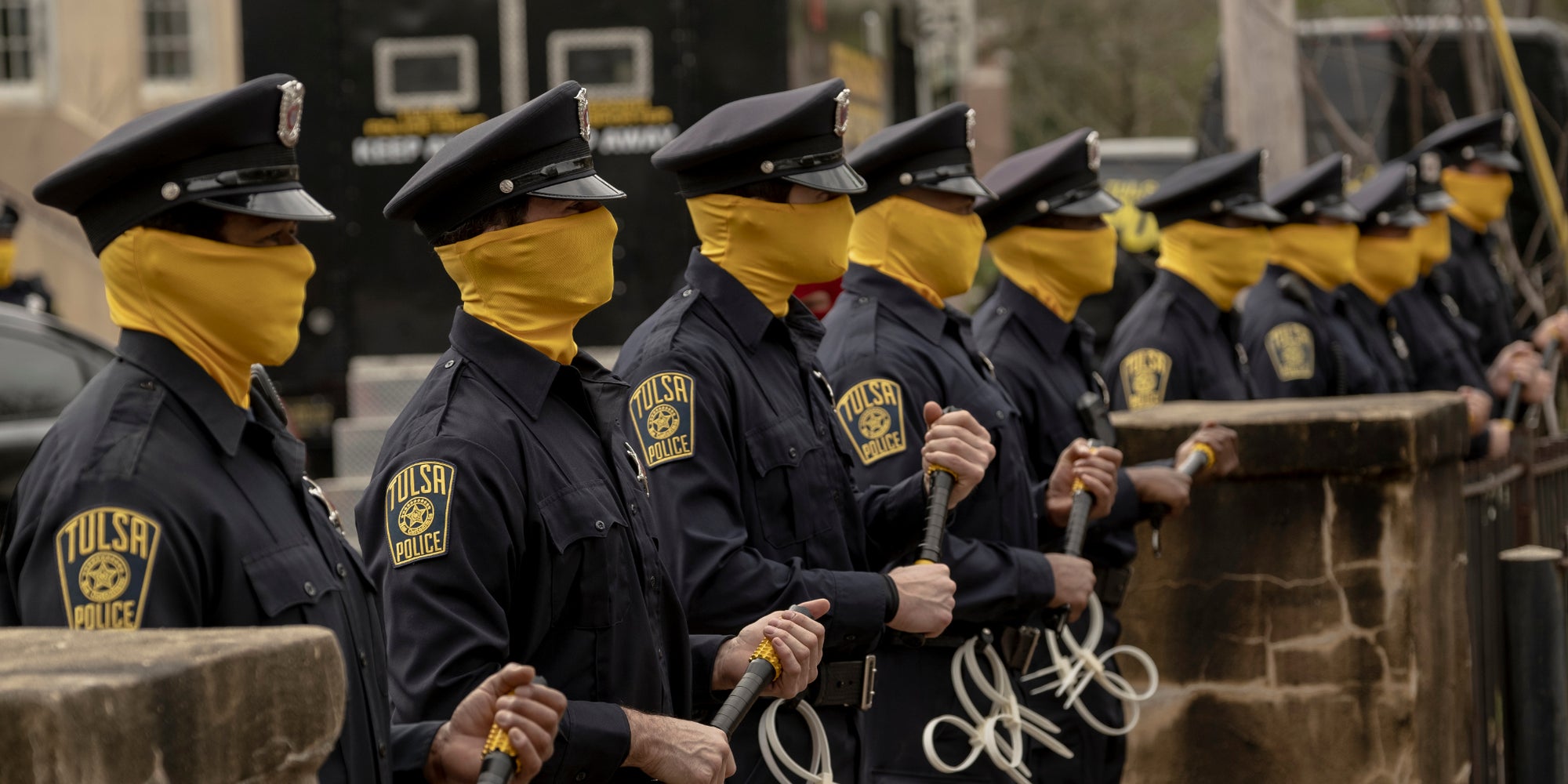 Les policiers masqués de la série Watchmen.