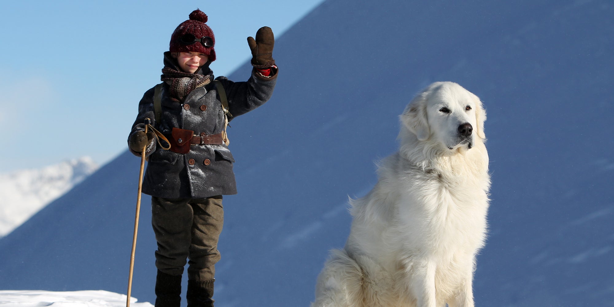Sébastien (Félix Bossuet) et Belle, en haut des Alpes dans "Belle et Sébastien". 