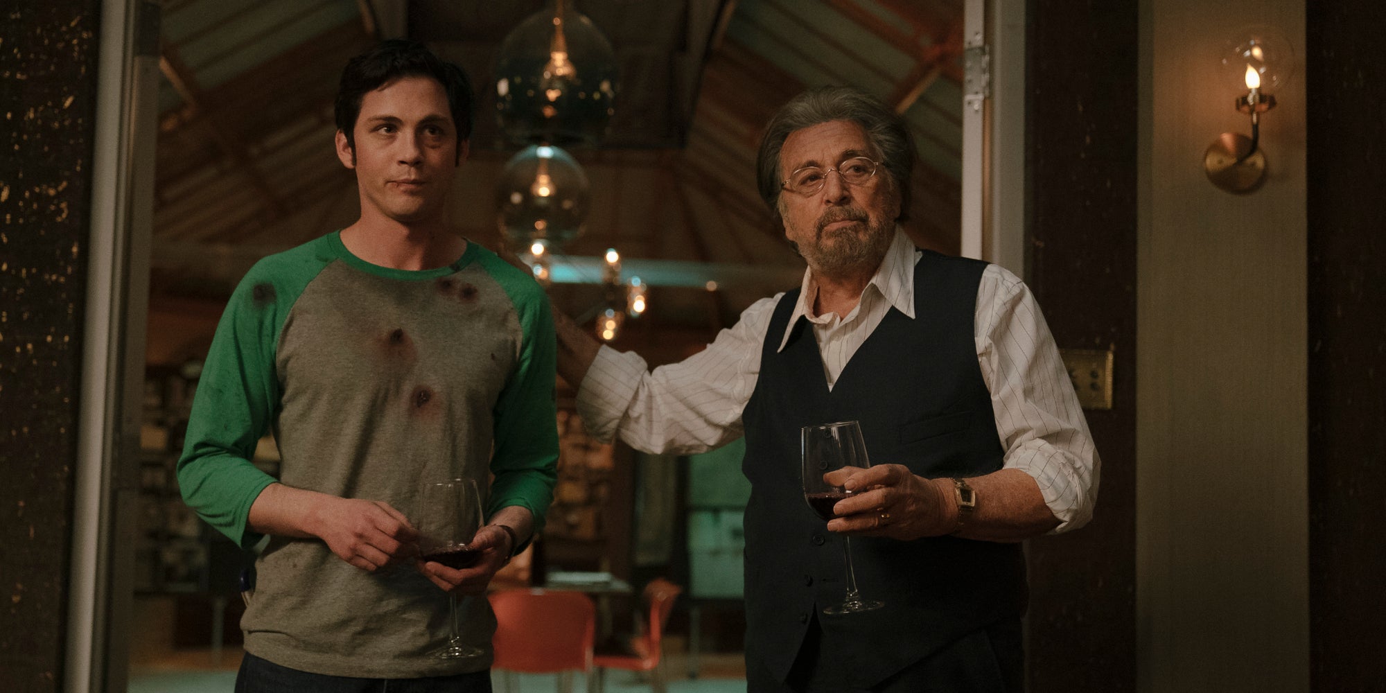 Al Pacino et Logan Lerman dans la série Hunters sur Amazon Prime Video.