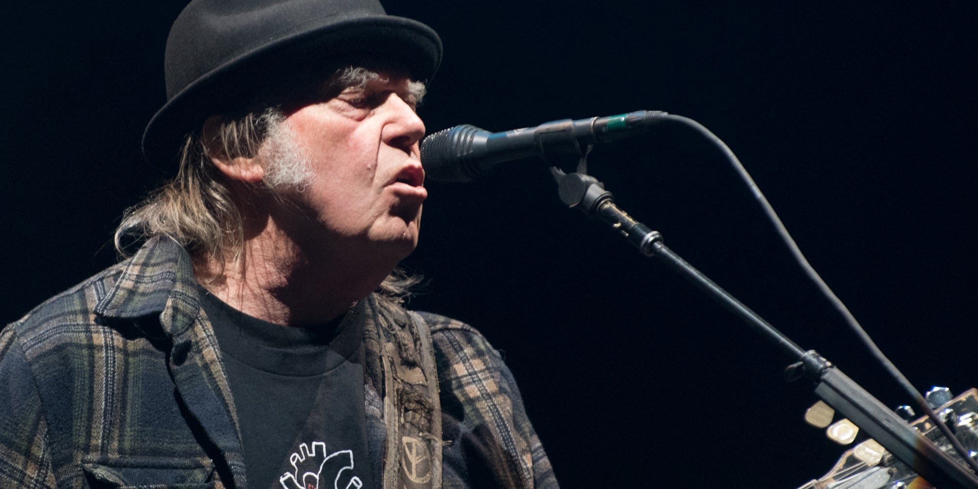 Neil Young sur la scène du Festival d'Été de la Ville de Québec, le 6 juillet 2018.