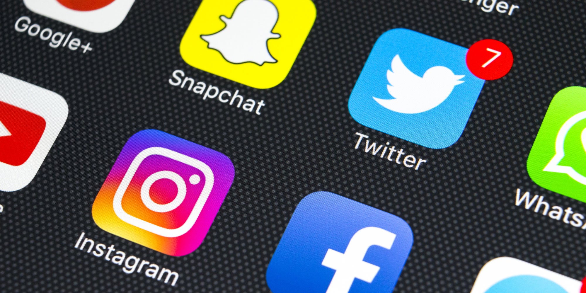 Snapchat, Twitter, Instagram et Facebook, les quatre réseaux sociaux incontournables.