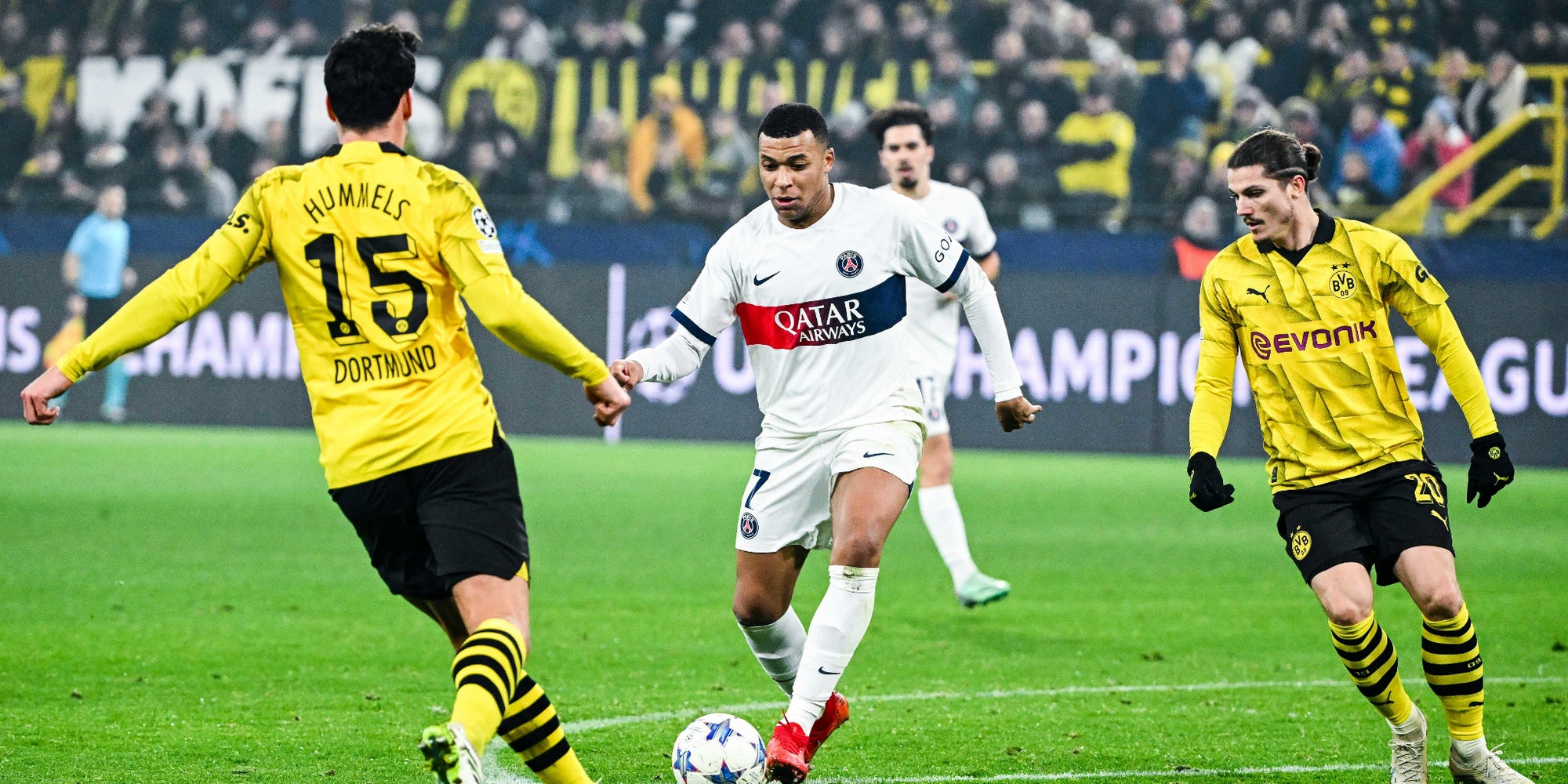 Kylian Mbappé lors la dernière journée des phases de groupes face au Borussia Dortmund, le 13 décembre 2023 au Signal Iduna Park (Dortmund).