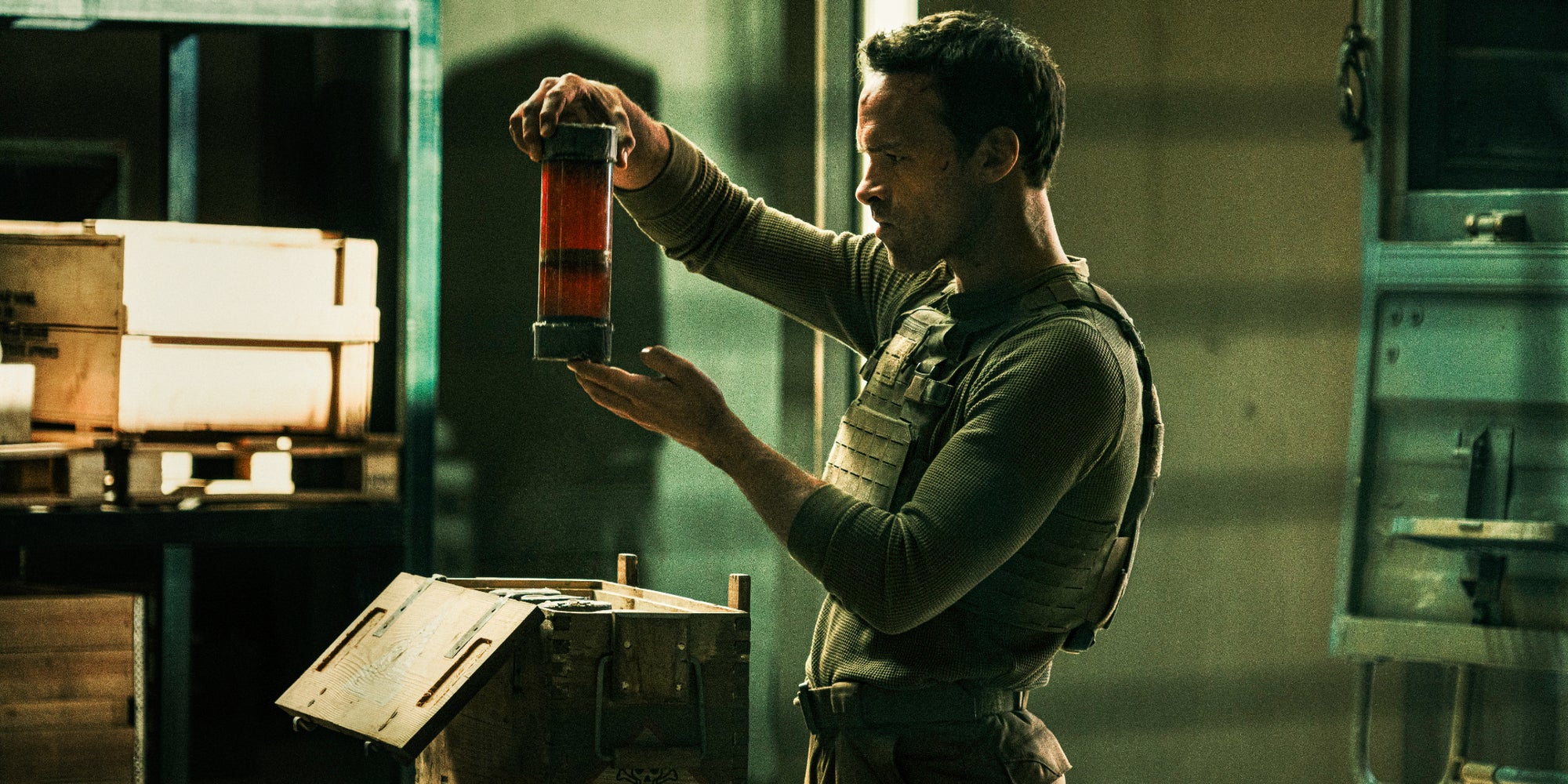 Alban Lenoir dans ''Le Salaire de la peur'', disponible sur Netflix depuis le 29 mars 2024.