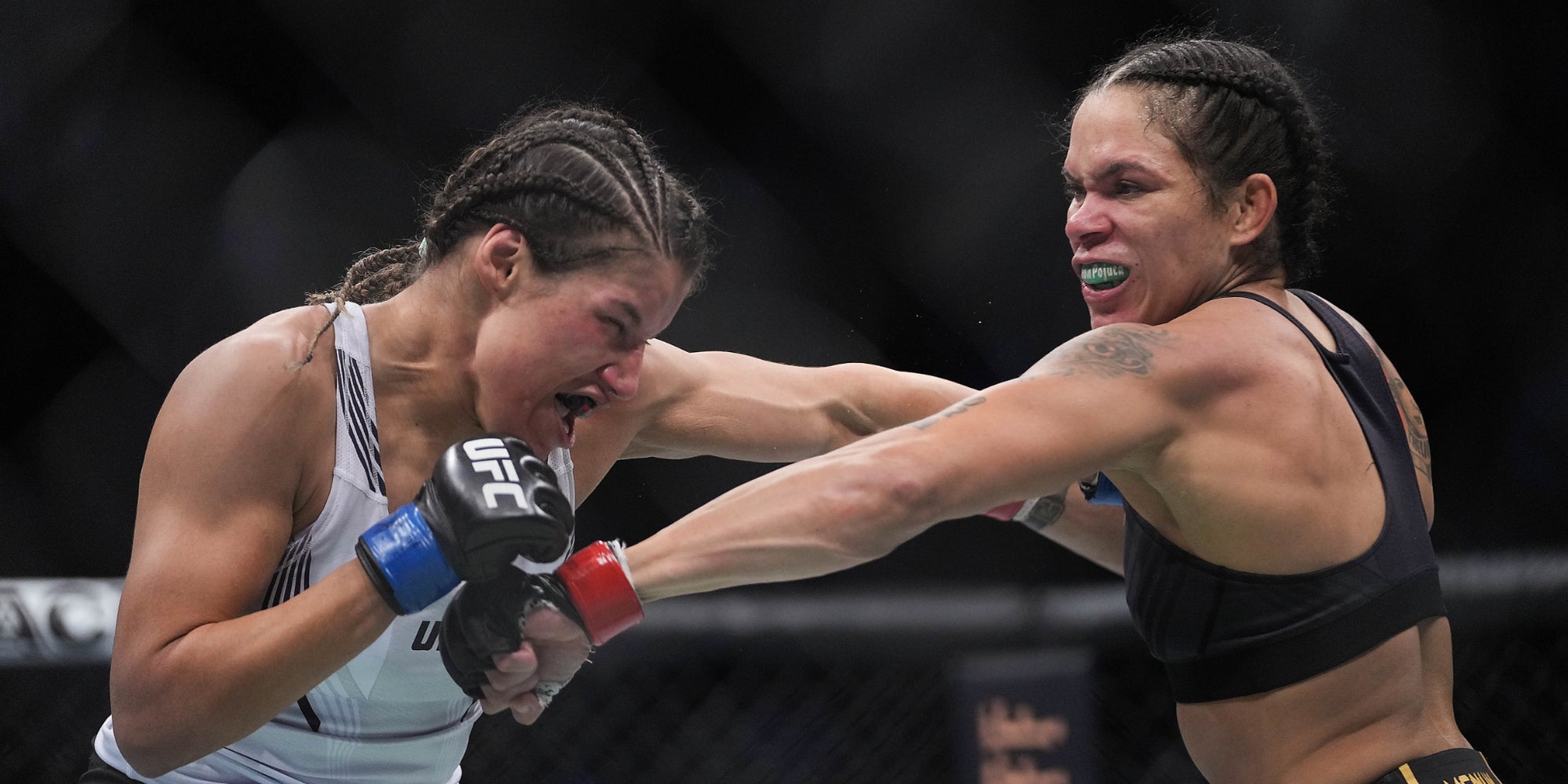 Julianna Peña vs. Amanda Nunes, l'acte 1, lors de l'UFC 269 organisé à Las Vegas, le 11 décembre 2021. 