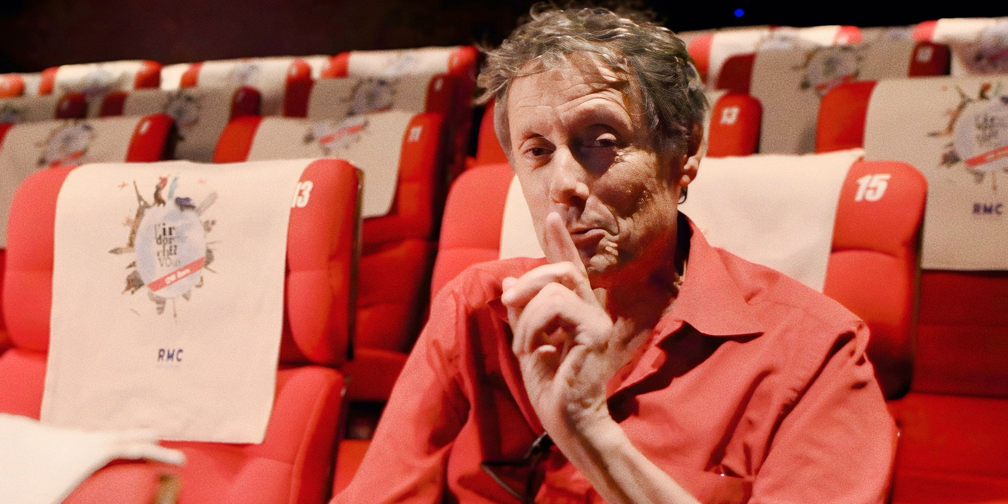 Antoine de MAximy, l'homme aux 1000 chemises rouges est de retour ce vendredi soir sur RMC Découverte pour un périple en Algérie.