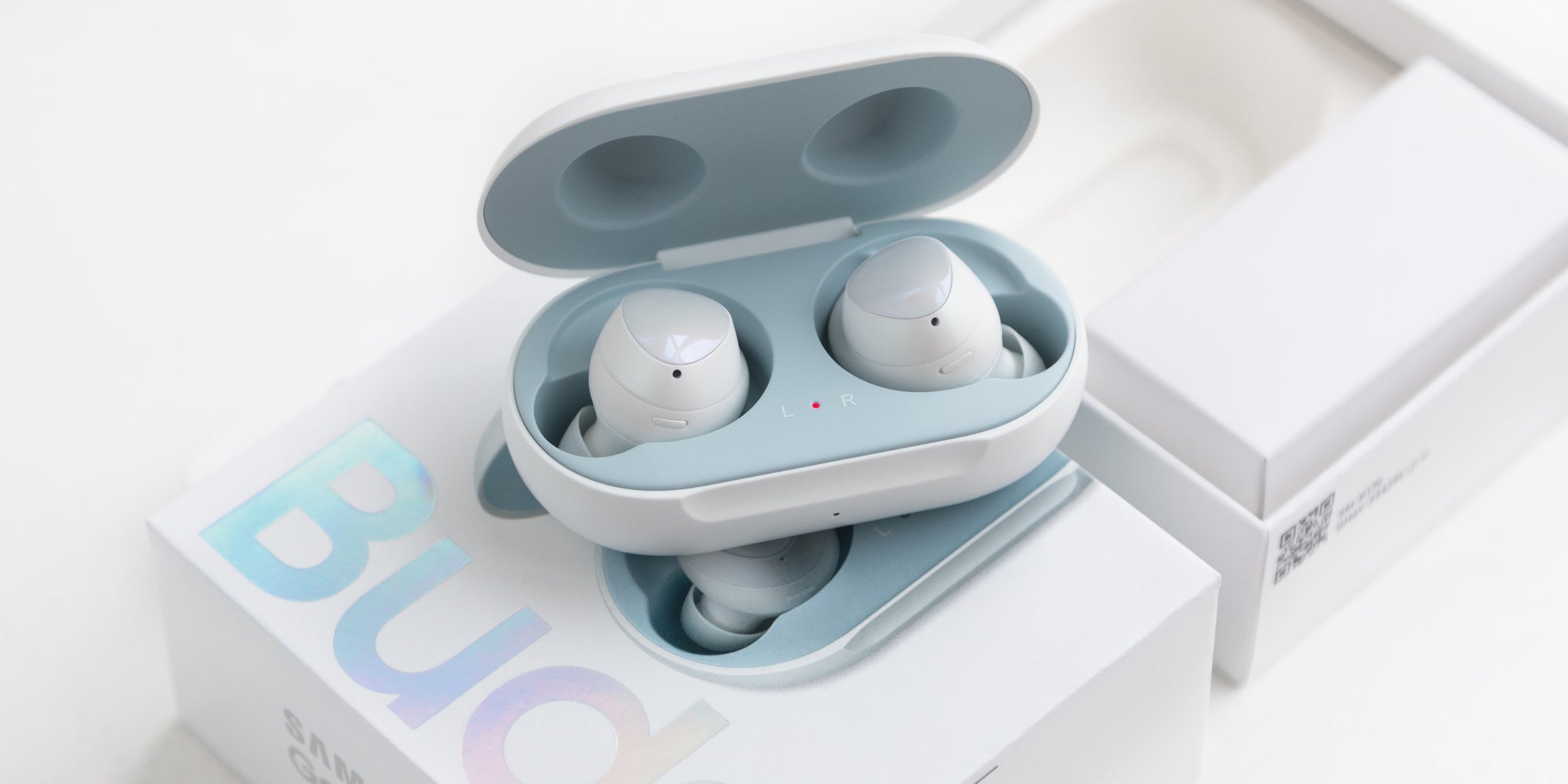 Les prochains écouteurs sans fil de Samsung devraient retrouver un format plus classique, semblable à celui des Galaxy Buds originaux....