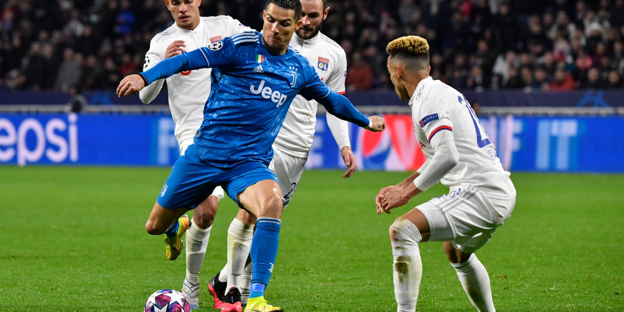 Marcal et Tousart face à Ronaldo lors du huitième de finale aller entre Lyon et la Juventus, le 26 février 2020