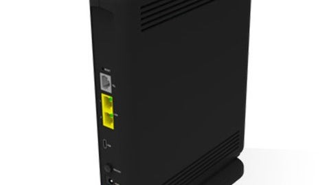 Le boîtier fibre et ADSL et la SFR Box 8 vu de dos