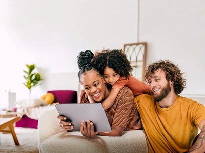 Quelle tranche d’âge passe le plus de temps sur Internet ?