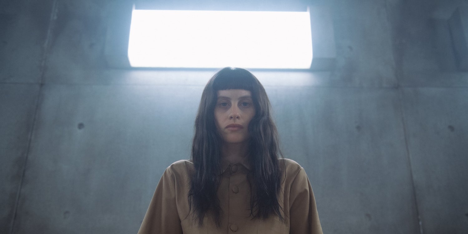 Milena Smit dans la ''Plateforme 2'', bientôt sur Netflix.