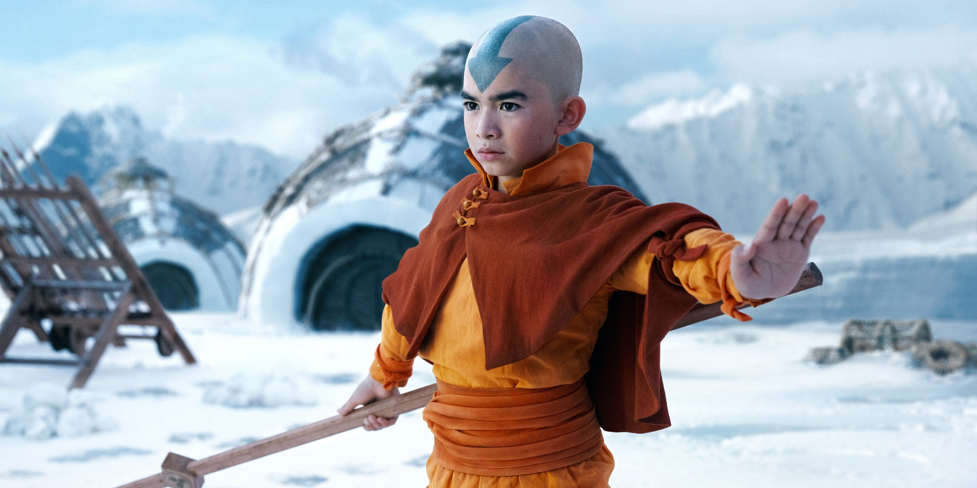 Gordon Cormier dans le rôle d'Aang dans le premier épisode d'Avatar : Le dernier maître de l'air sur Netflix.
