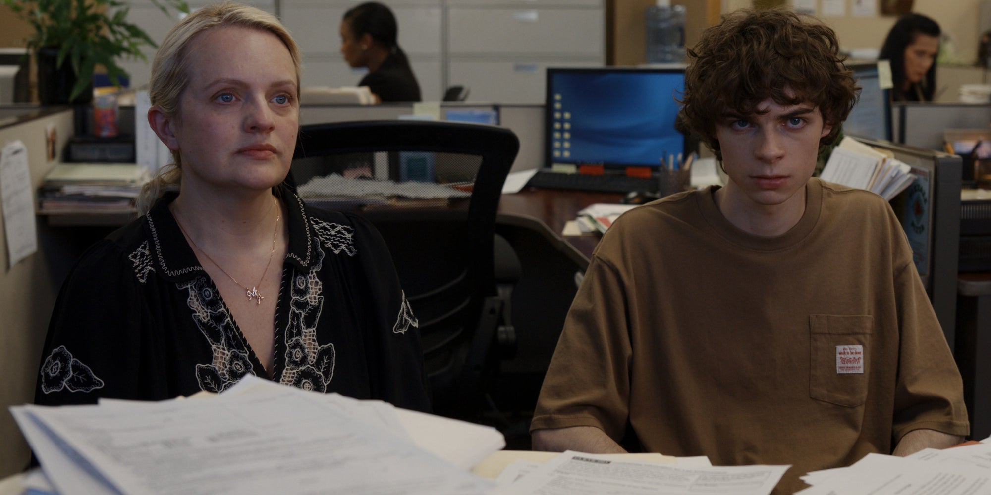 Elisabeth Moss et Jackson Kelly dans "Imperfect Women", à voir sur Apple TV.