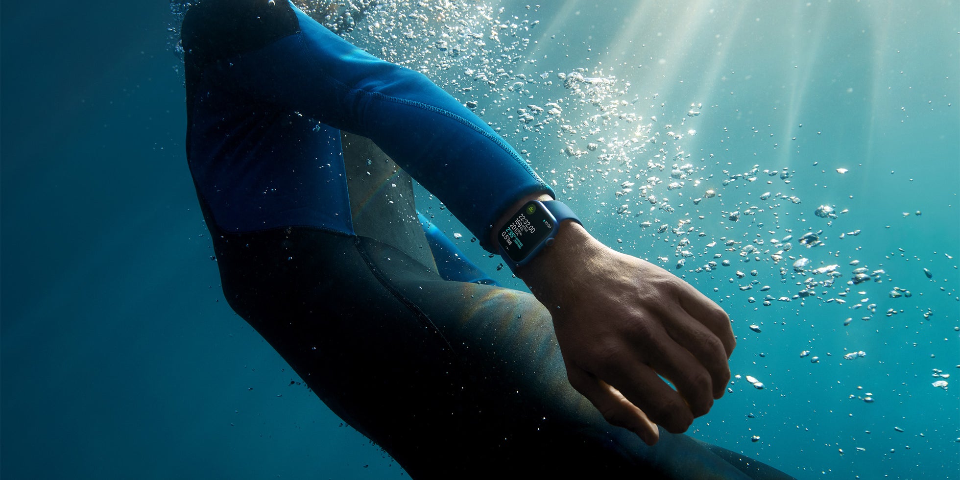 L'Apple Watch Series 7 est étanche jusqu'à 50 mètres sous l'eau.