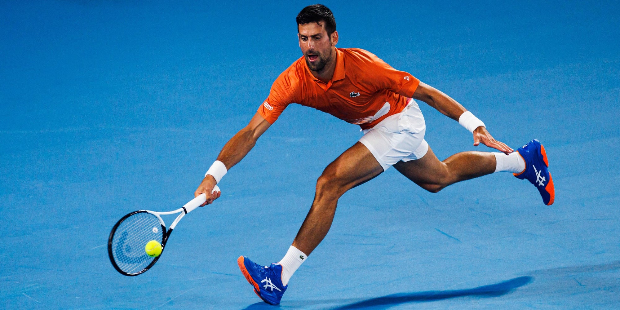Novak Djokovic lors d'un match d'entraînement d'exhibition, à la Rod Laver Arena à Melbourne, le 13 janvier 2023.
