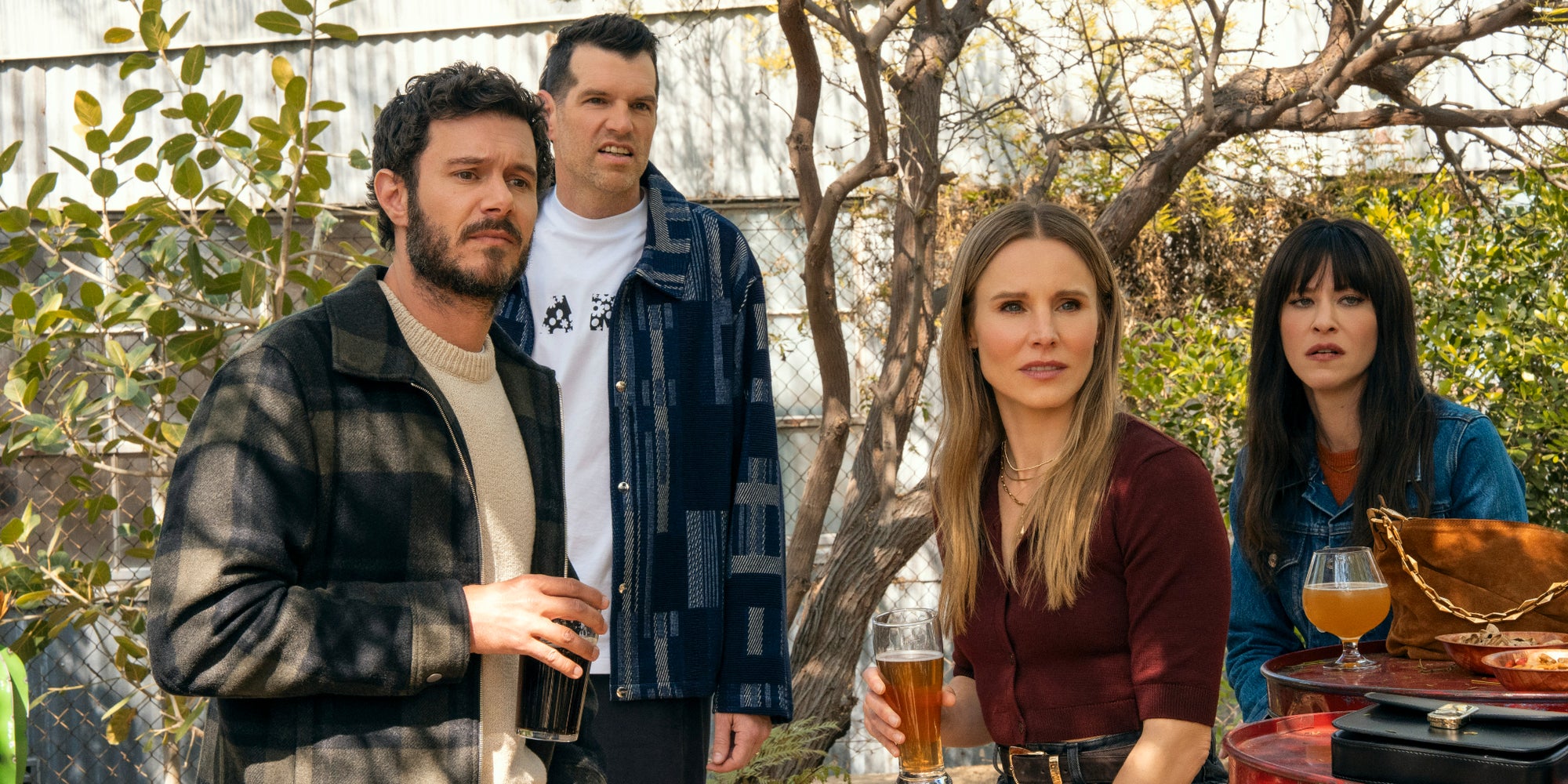 Adam Brody (Noah), Timothy Simons (Sasha), Kristen Bell (Joanne) et Jackie Tohn (Esther) sont de retour dans la saison 2 de ''Nobody Wants This'' sur Netflix. 
