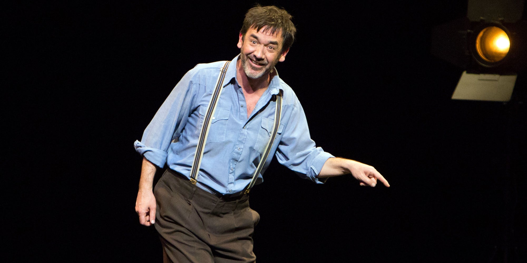 Thomas VDB sur la scène du Théâtre du Châtelet.
