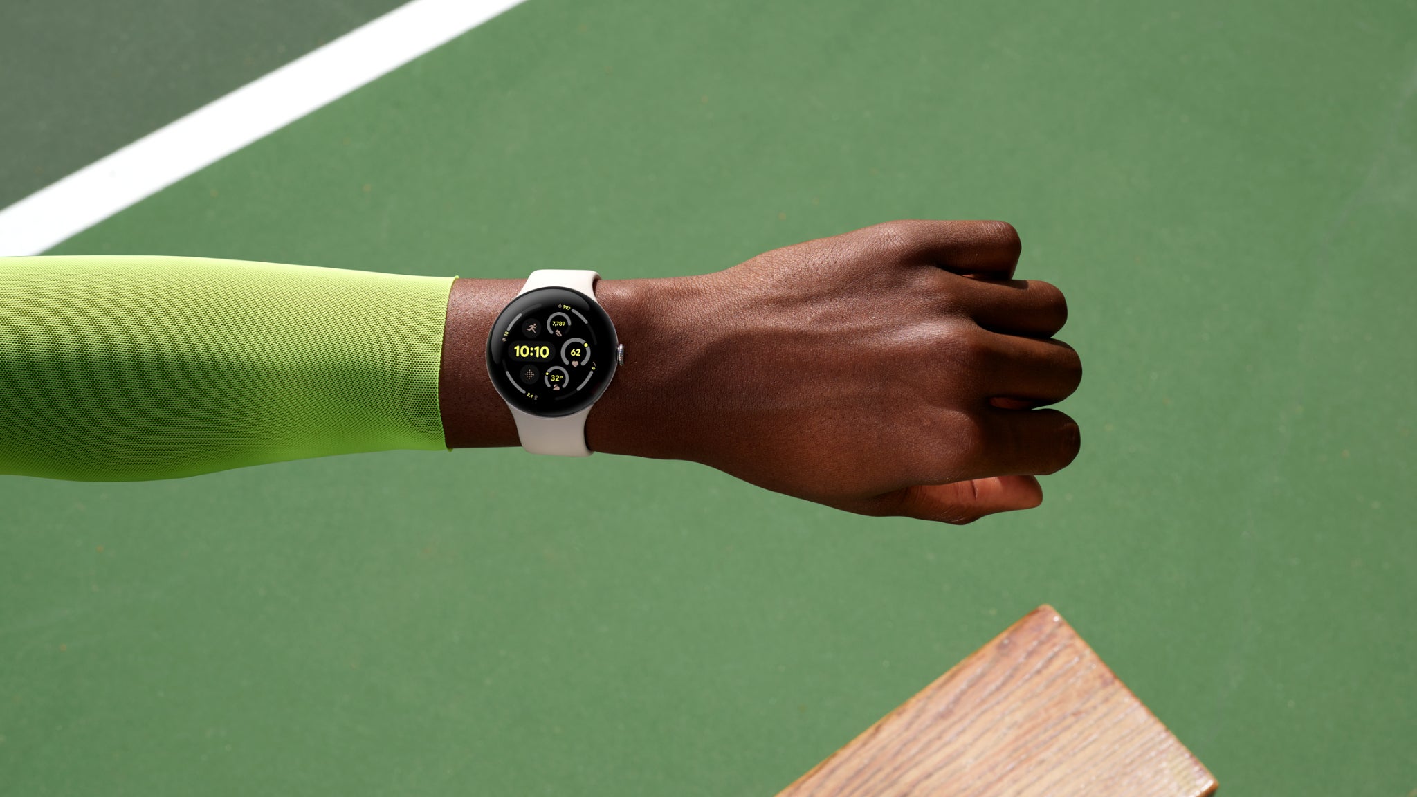 La nouvelle Pixel Watch 3 portée.