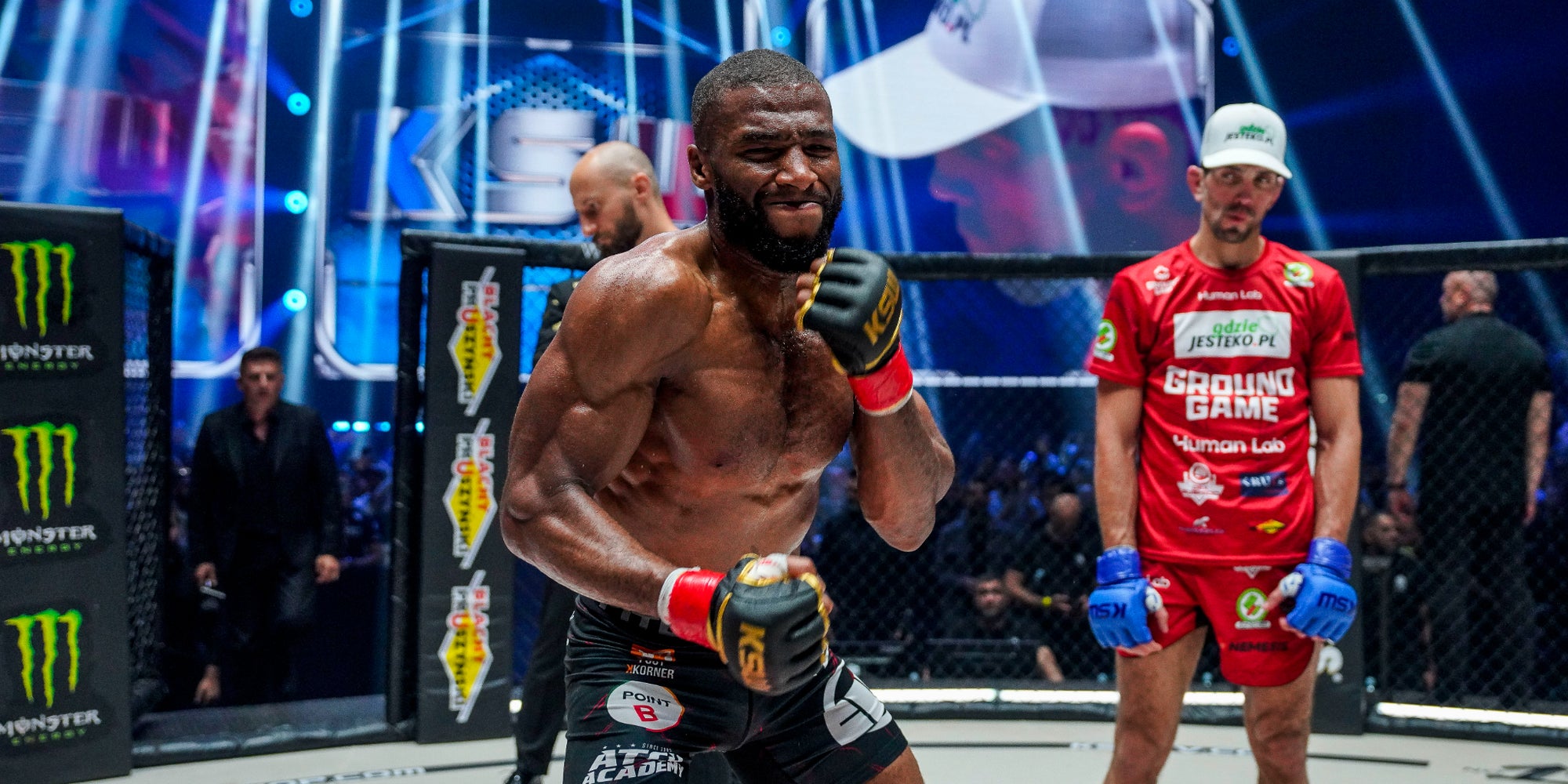 Salahdine Parnasse lors du KSW 106, le 10 mai 2025 à la LDLC Arena de Lyon.
