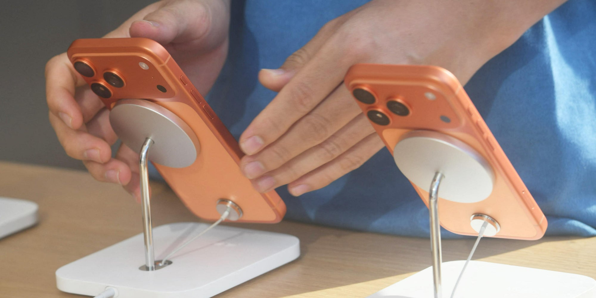 L'iPhone 17 Pro et l'iPhone 17 Pro Max à l'Apple Store de Hangzhou, dans la province du Zhejiang en Chine, 19 septembre 2025.