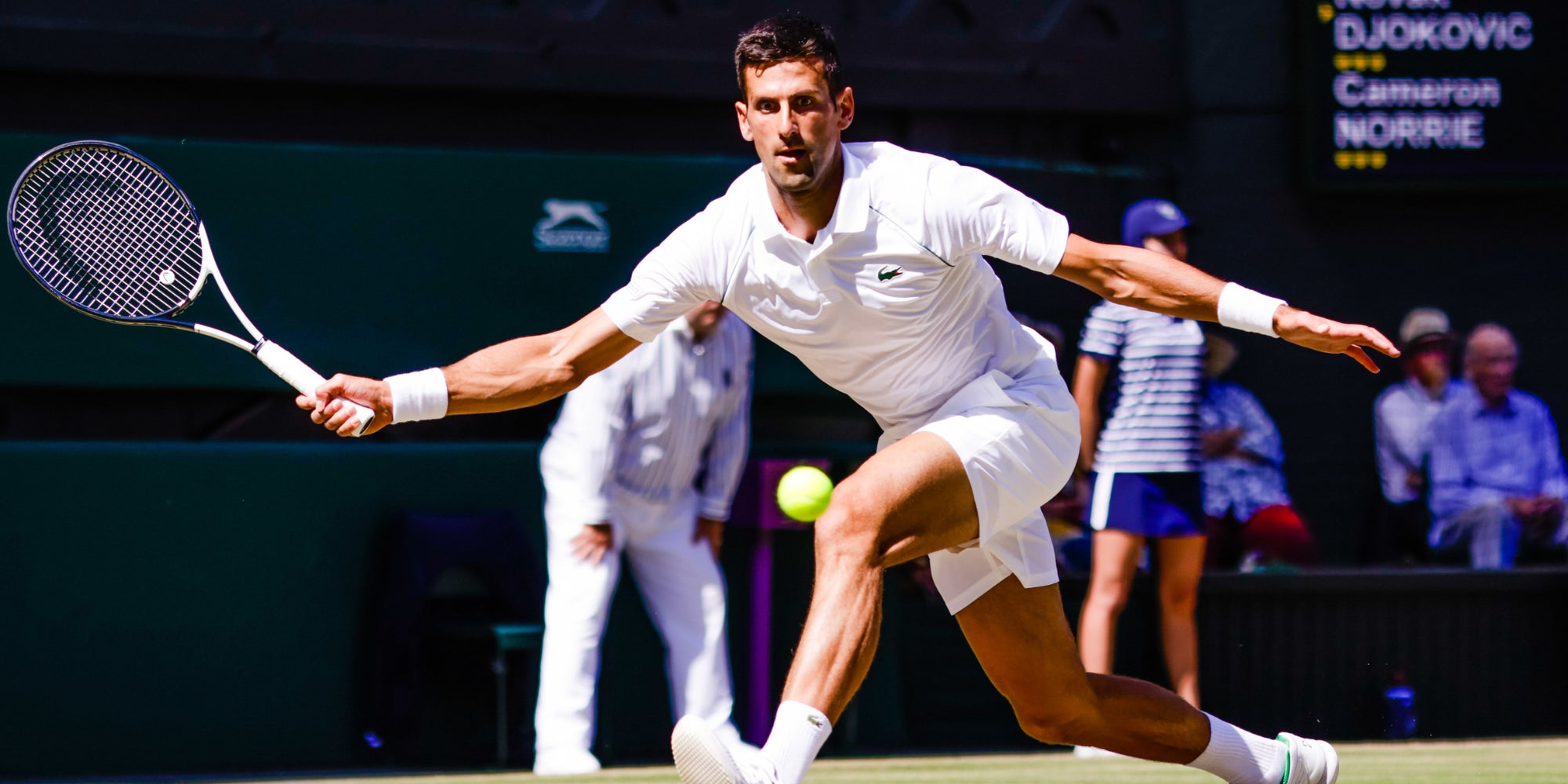 Novak Djokovic, lors de son match en demi-finale de Wimbledon contre Cameron Norrie, à Londres, le 8 juillet 2022.