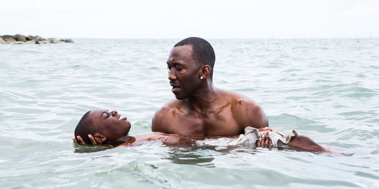 Alex R. Hibbert et Mahershala Ali dans "Moonlight", diffusé sur TCM Cinéma à l'occasion des Oscars 2021. 