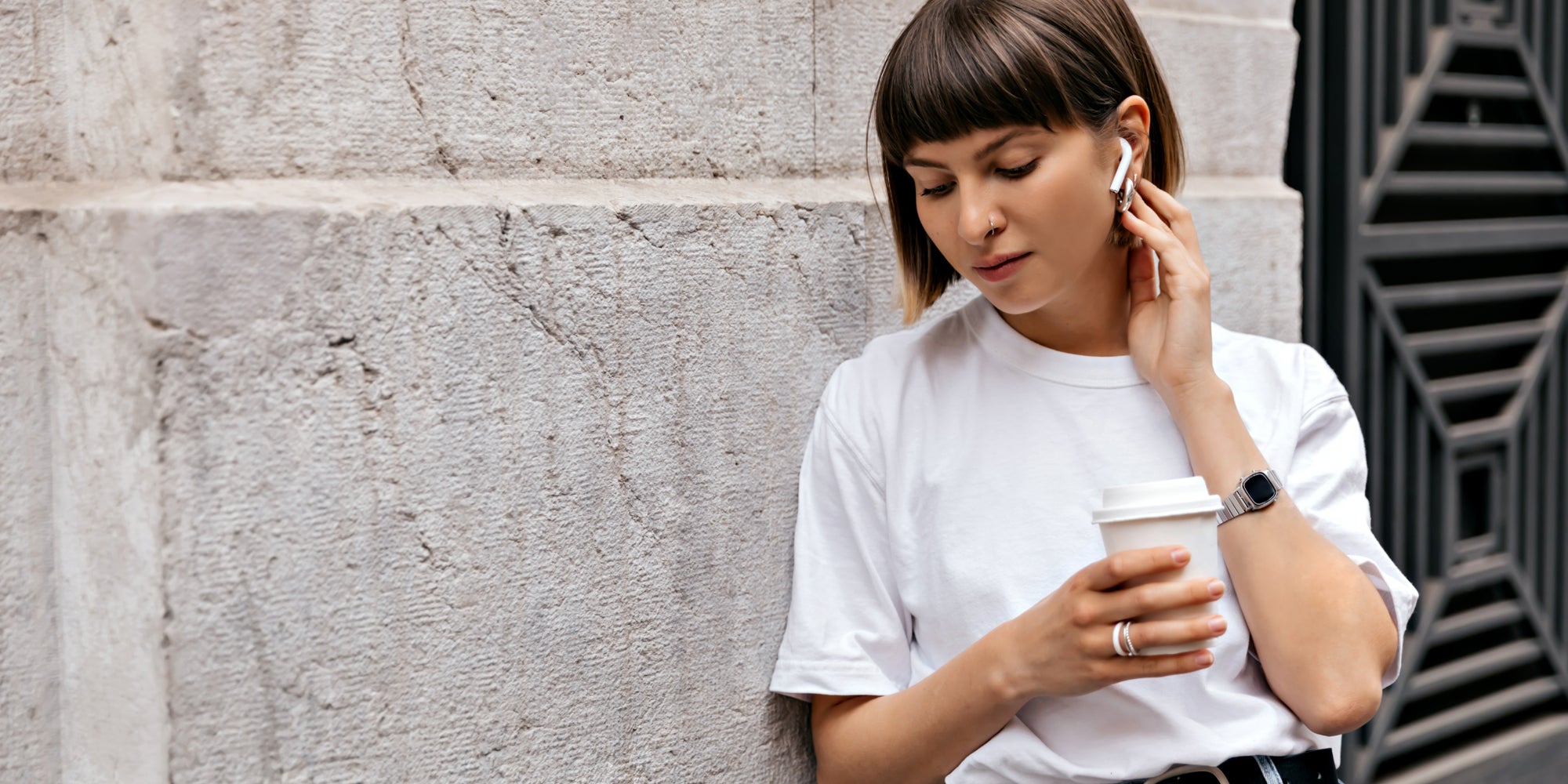 Vos AirPods ne chargent plus ? Voici les solutions.