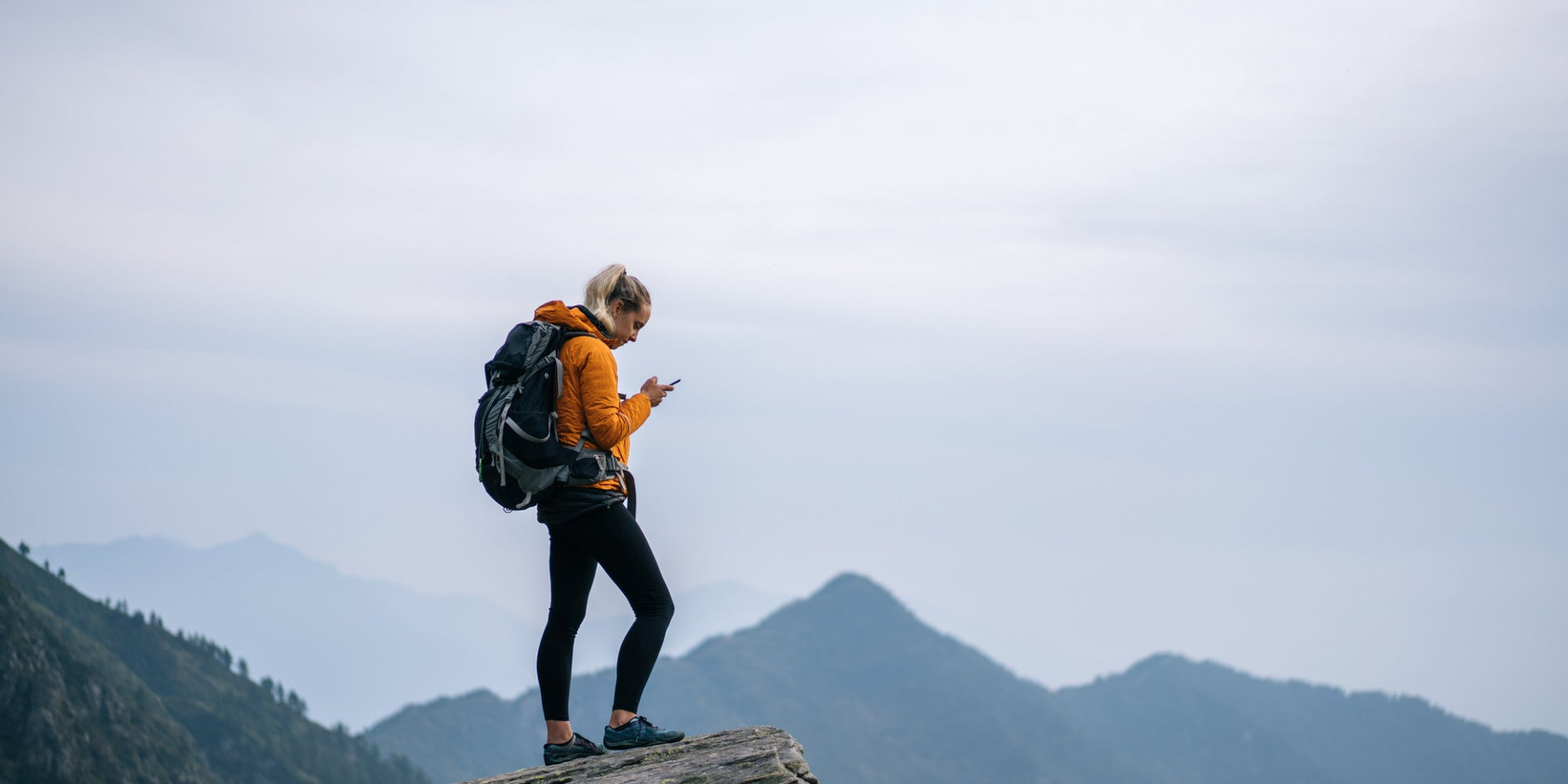 En mauvaise posture et dans une zone sans réseau, une randonneuse et son groupe d'amis ont été sauvés grâce au SOS d'urgence par satellite de l'iPhone 14.
