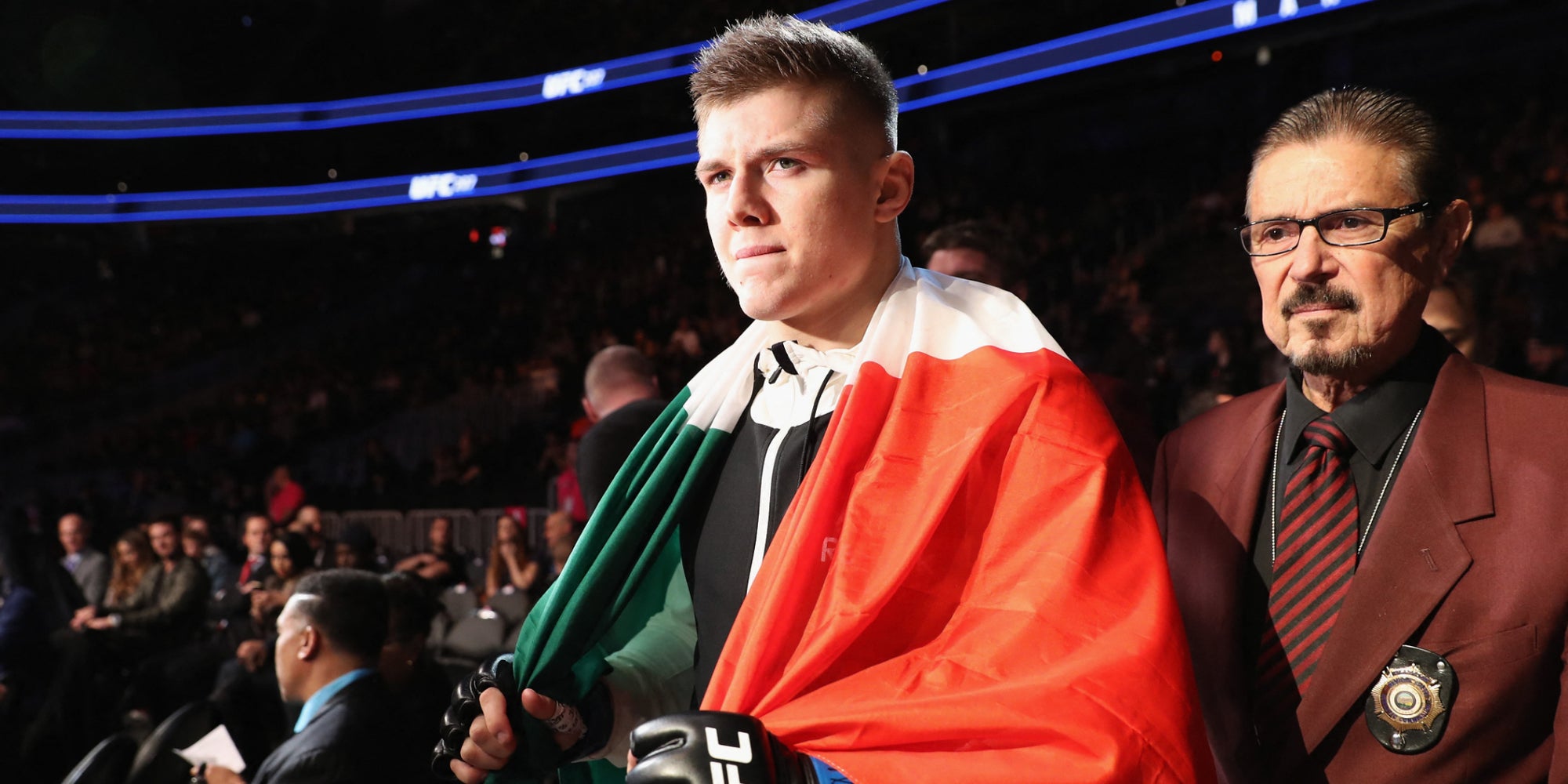 Marvin Vettori (à gauche) lors de son combat contre Carlos Jr pour l'UFC 207, le 30 décembre 2016 à Las Vegas, Nevada