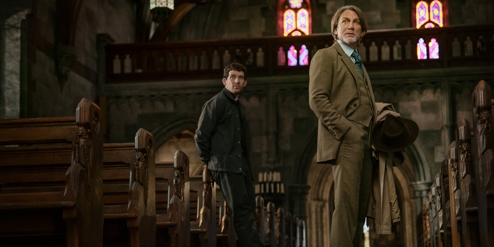 Josh O'Connor et Daniel Craig dans ''Wake Up Dead Man : Une histoire à couteaux tirés''.