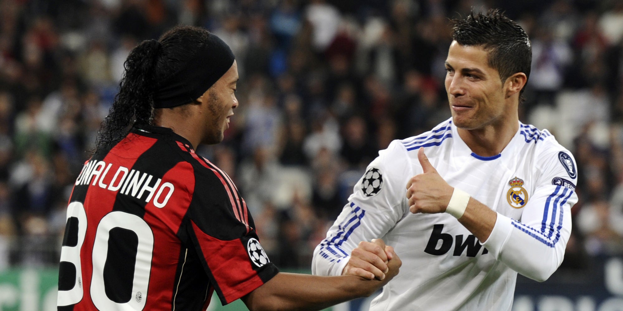 Ronaldinho et Cristiano Ronaldo lors d'un match de Ligue des Champions entre le Real Madrid et le Milan AC, le 19 octobre 2010 à Madrid