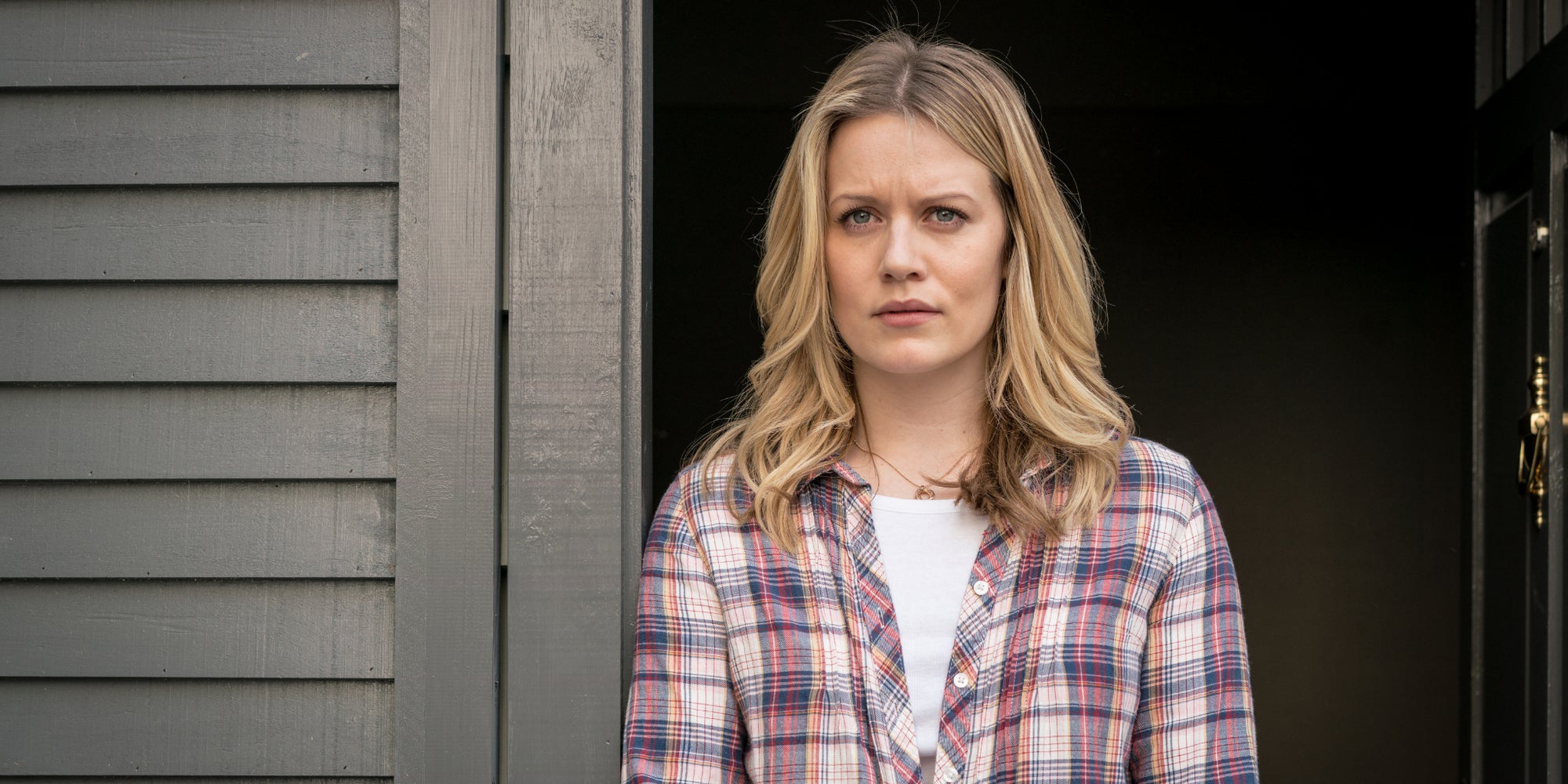 Alice Durand (Cara Theobold), personnage dont l'implication s'est avérée primordiale dans la saison 2 de la série Absentia, sur Altice Studio.