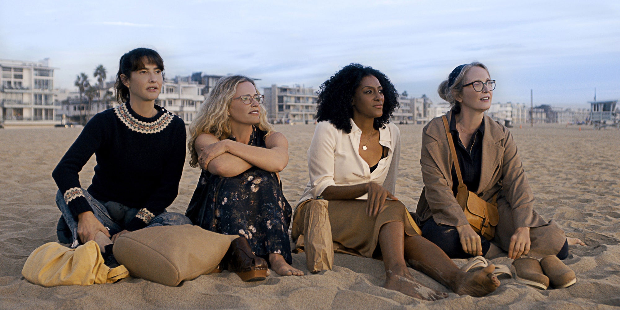 Alexia Landeau, Elisabeth Shue, Sarah Jones et Julie Delpy sont quatre amies "au bord de la crise" dans la série "On The Verge".