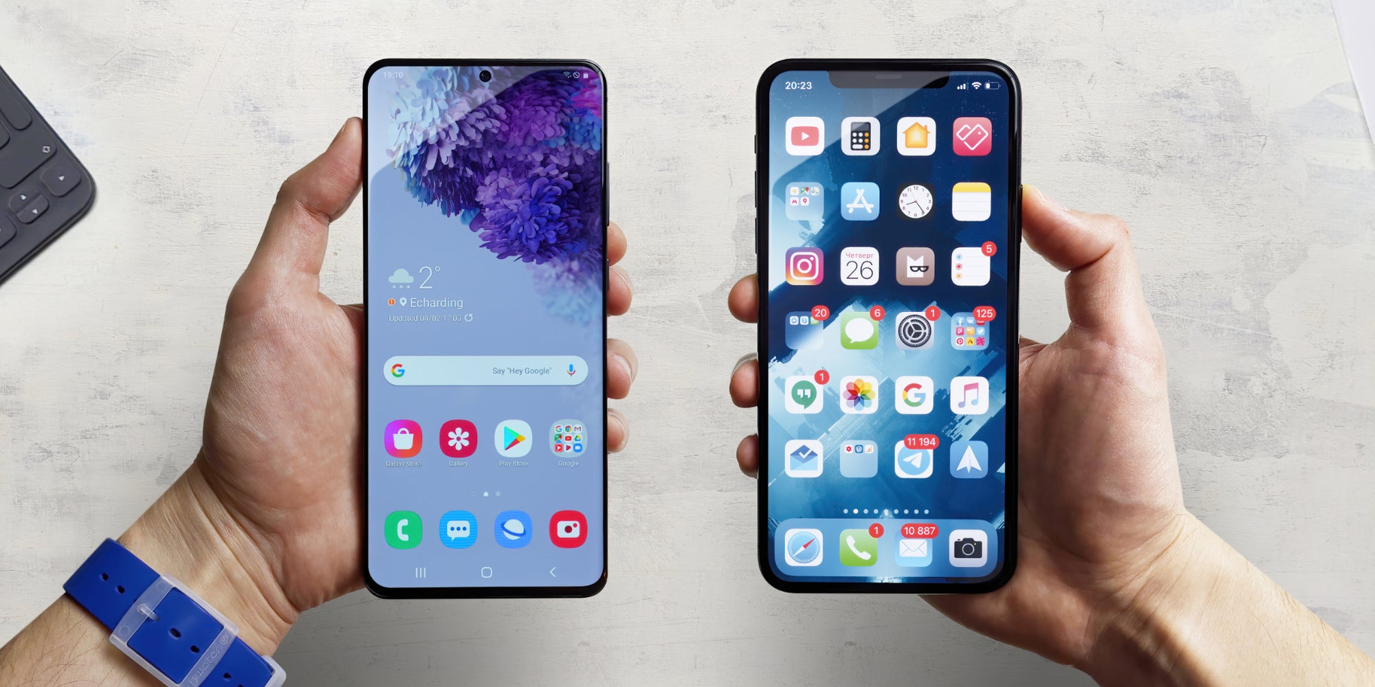 Le Samsung S20 Ultra sous Android et l'iPhone 11 Pro sous iOS.
