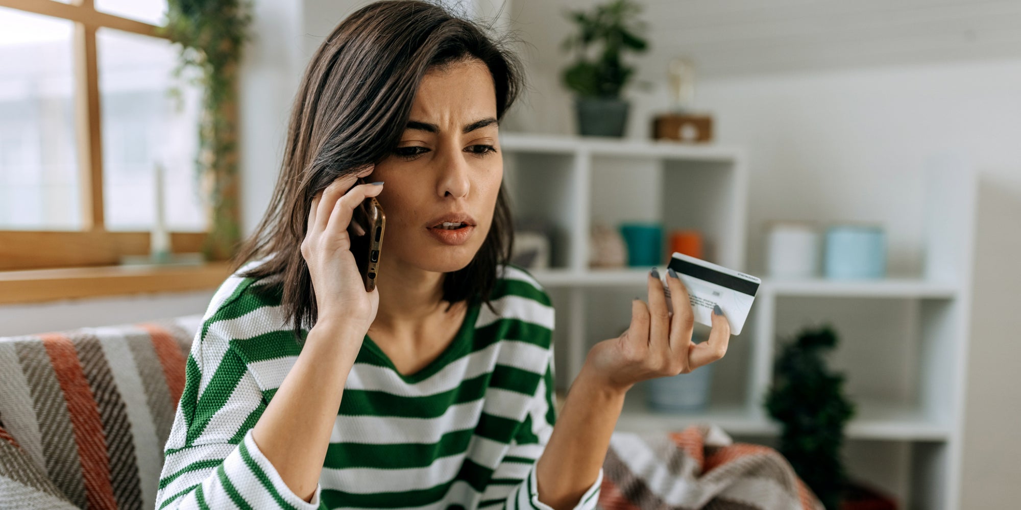 L'arnaque par SMS prétextant des fausses transactions bancaires est en vogue chez les escrocs.