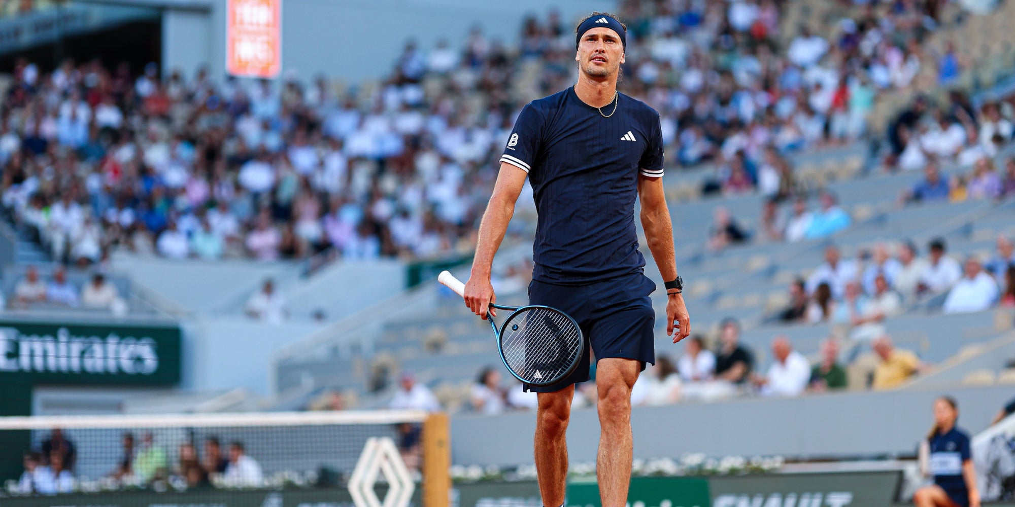 Alexander Zverev lors du 2e tour de Roland-Garros, le 27 mai 2026 à Paris. 