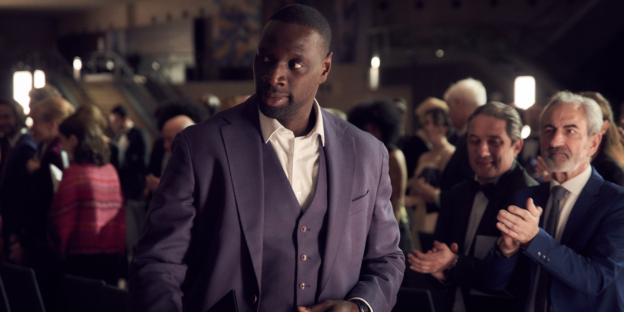 Omar Sy joue aux gentlemen cambrioleurs dans "Lupin".