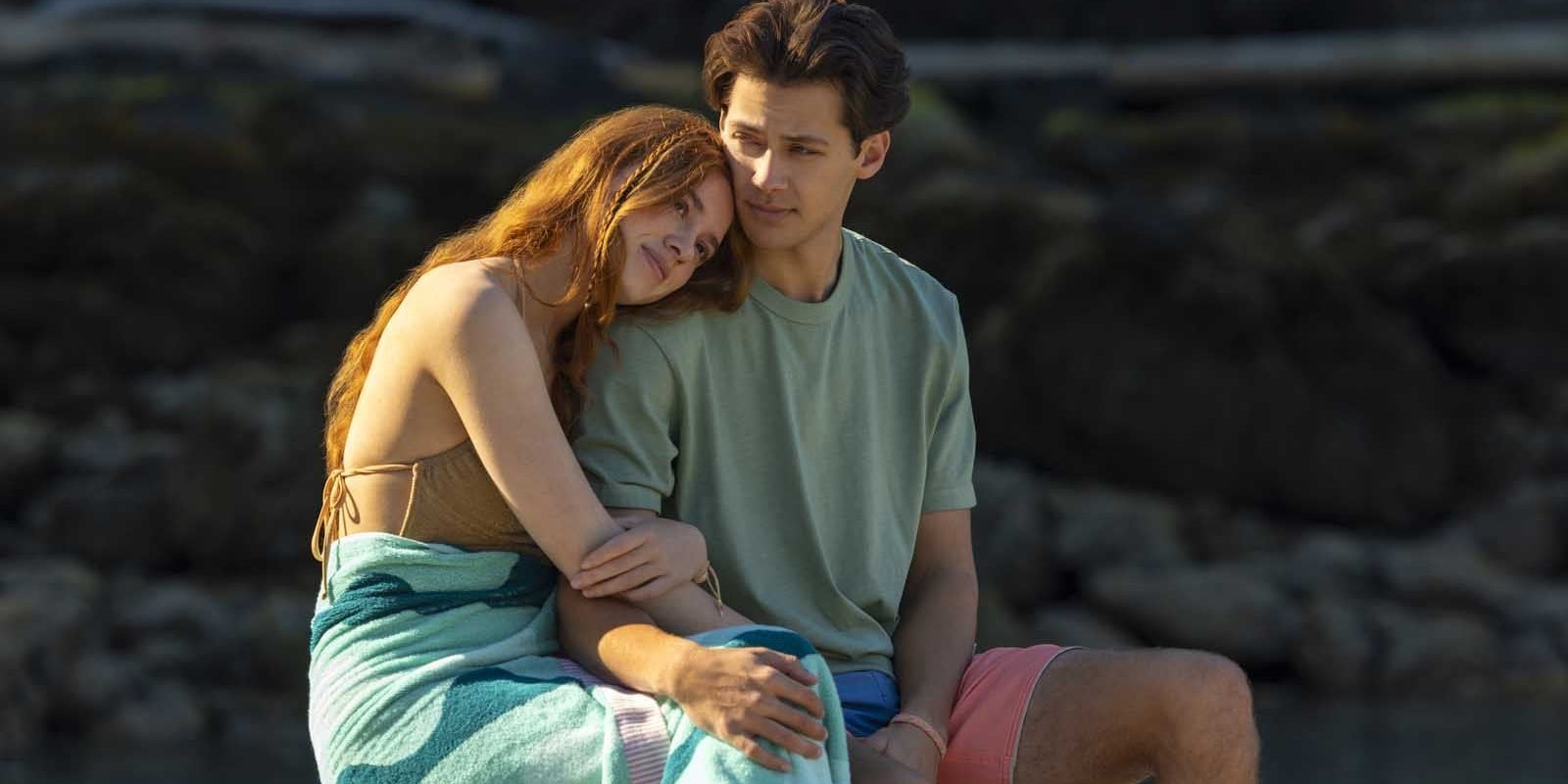 Percy (Sadie Soverall) et Sam (Matt Cornett), les deux protagonistes principaux de la série "Au fil des années" sur Prime Video.