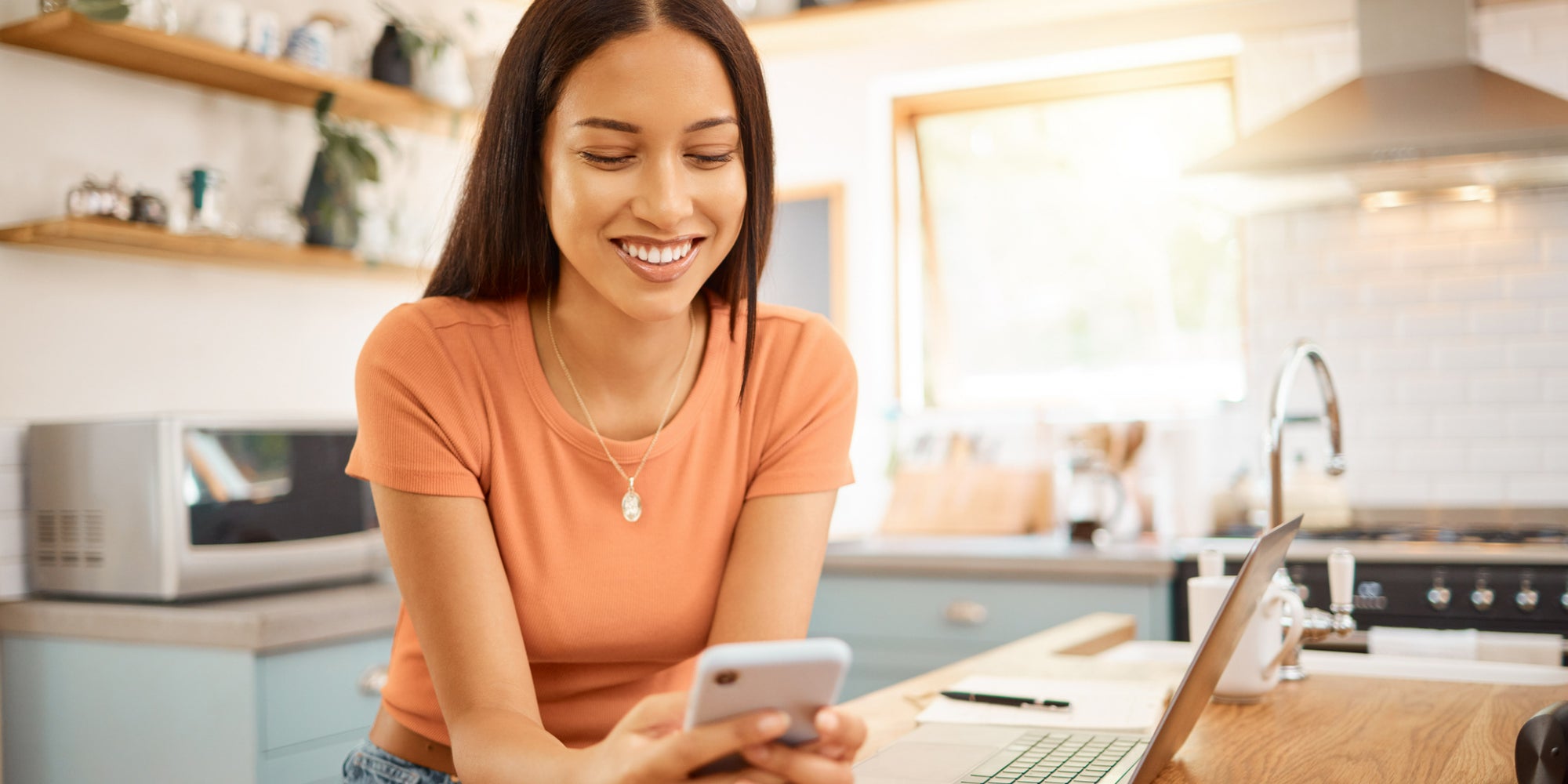 Stockez vos photos, vidéos et documents personnels sur tous vos appareils en quelques clics grâce à SFR Cloud ! 